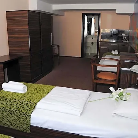 Green Hotel Budapest