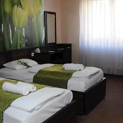 Green Hotel Budapest Otel